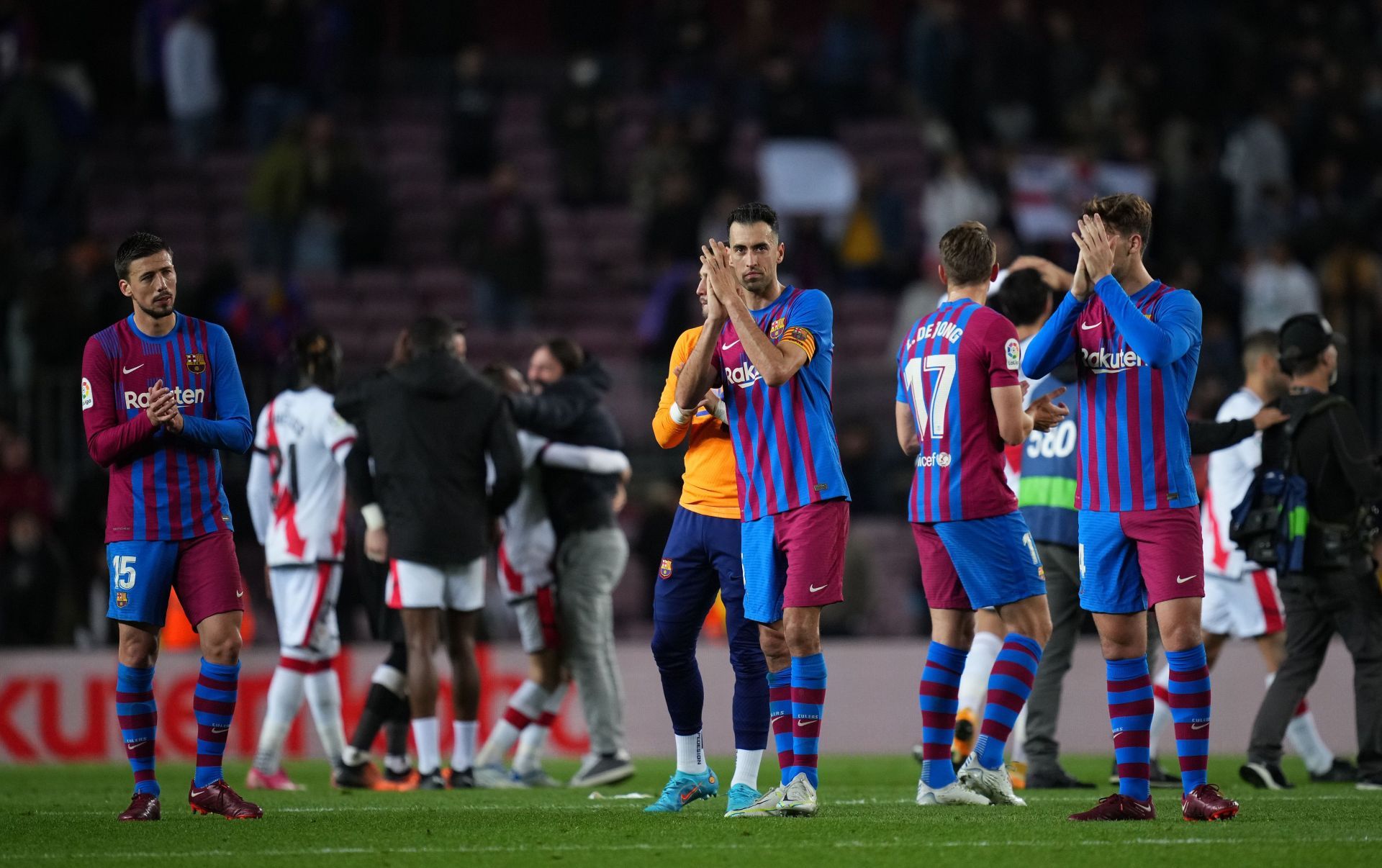 Barca end a topsy-turvy season without a trophy