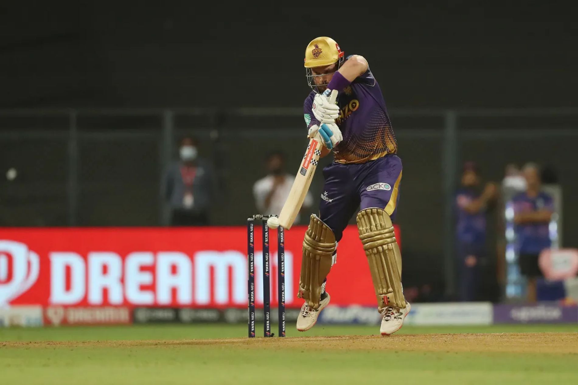 Aaron Finch struggles against the incoming deliveries. Pic: IPLT20.COM