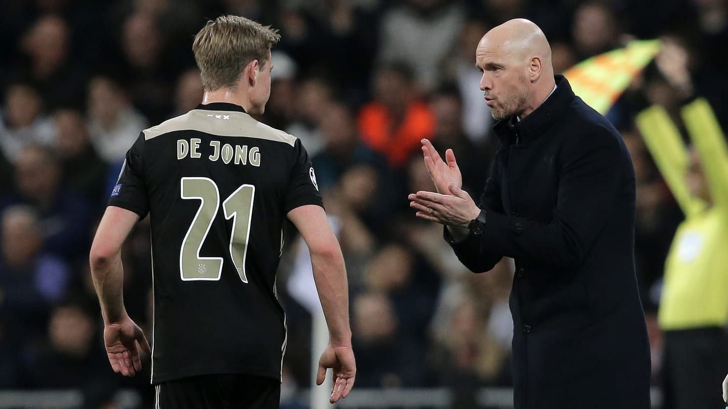 Erik ten Hag eager to bring De Jong (left) to Old Trafford.