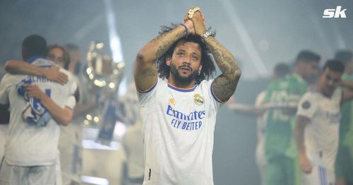 Roberto Carlos apologizes for missing his countryman's farewell