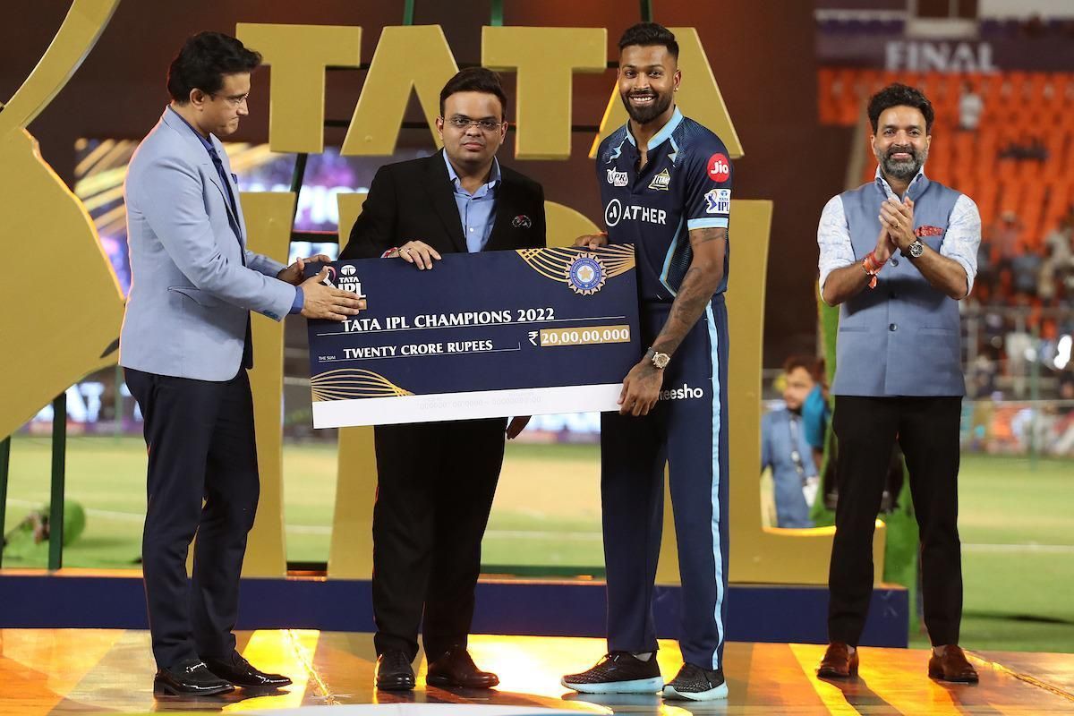 Sourav Ganguly and Jay Shah present the winner&#039;s cheque during IPL 2022 final. (Credits: Twitter)