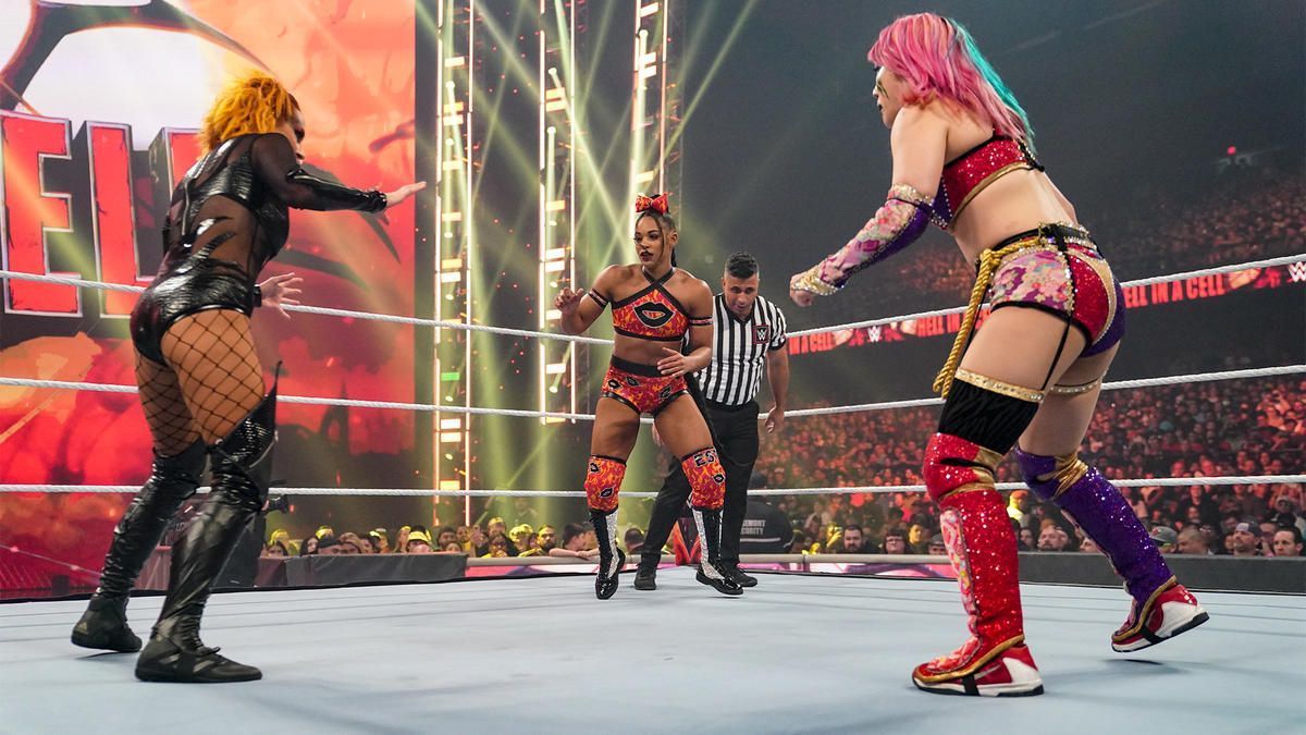 The WWE RAW Women's Championship match kicked off the show