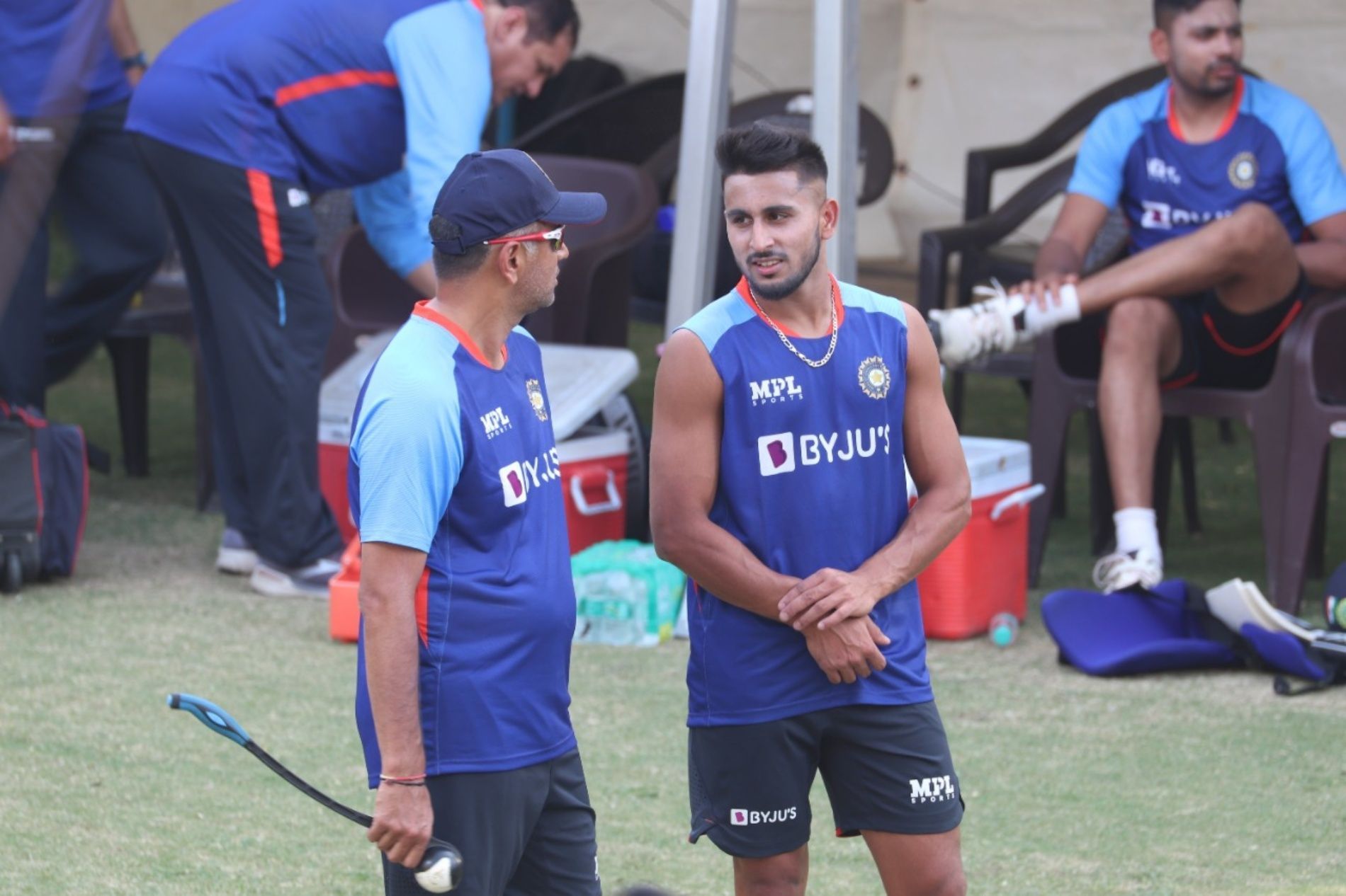 Umran Malik (right) with Rahul Dravid. Pic: BCCI