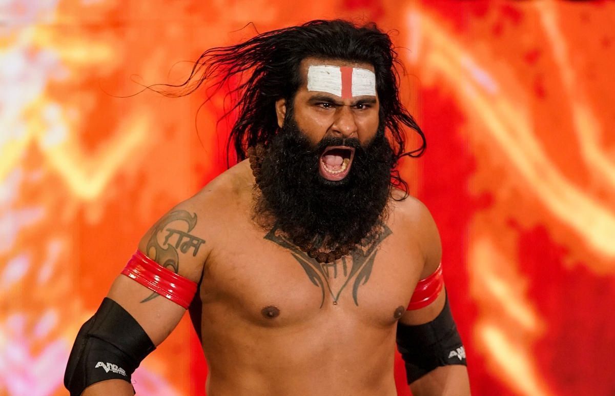 WWE सुपरस्टार वीर महान ने फैंस को मोटिवेट करने की कोशिश की 