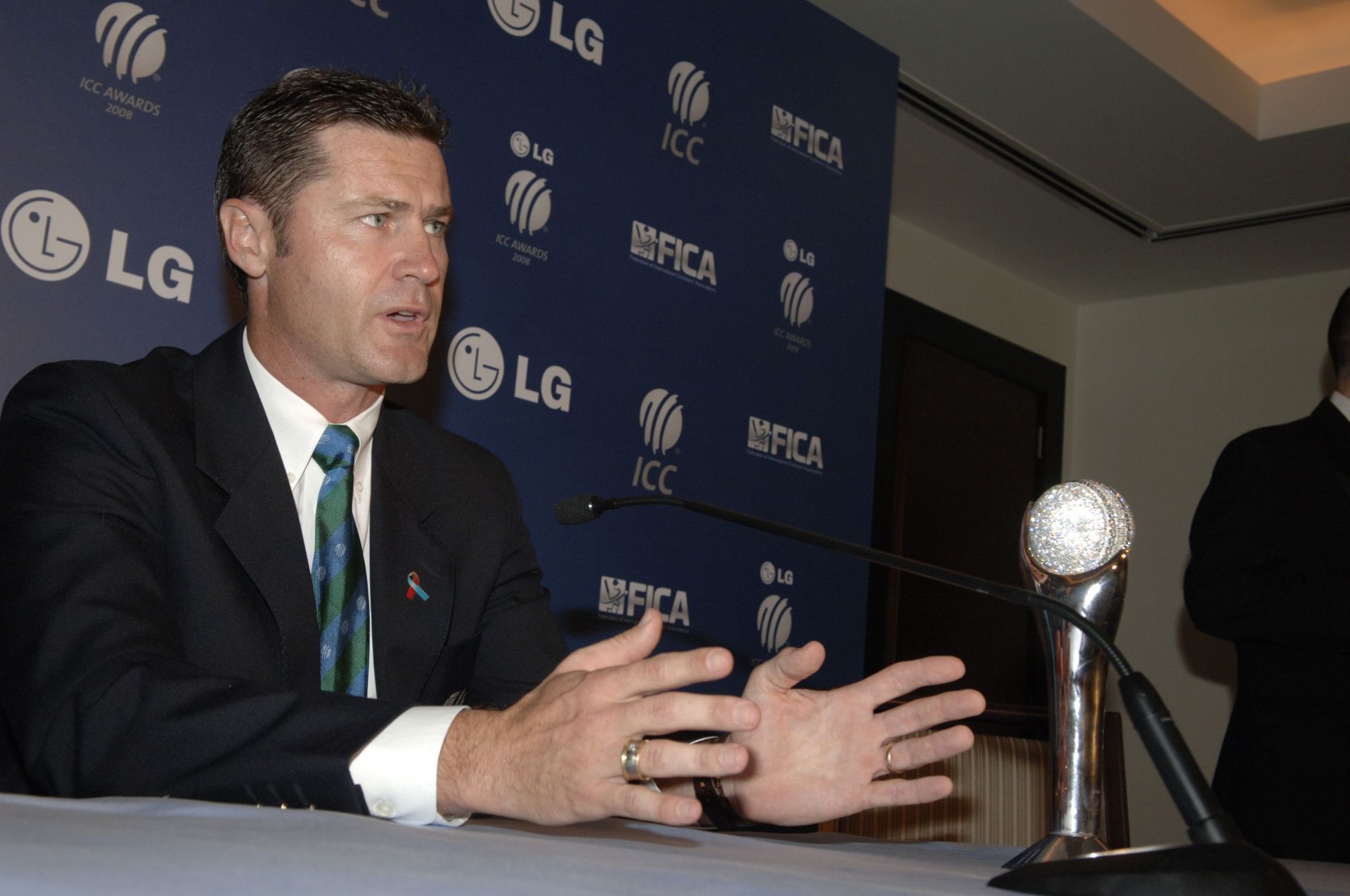 Simon Taufel speaks during the ICC Awards in 2008