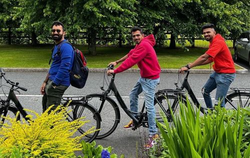 (L to R) Dinesh Karthik, Yuzvendra Chahal and Ruturaj Gaikwad.