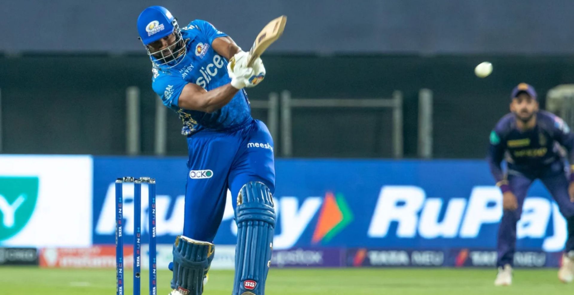 Kieron Pollard enroute his five-ball 22 against KKR (Credit: BCCI/IPL)