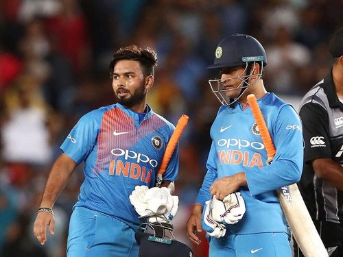 What are the things that Rishabh Pant can learn from MS Dhoni's captaincy?