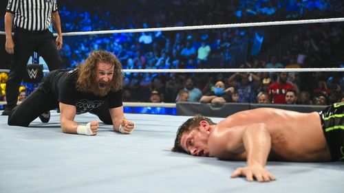 Sami Zayn battles Riddle in the main event of SmackDown (June 10)