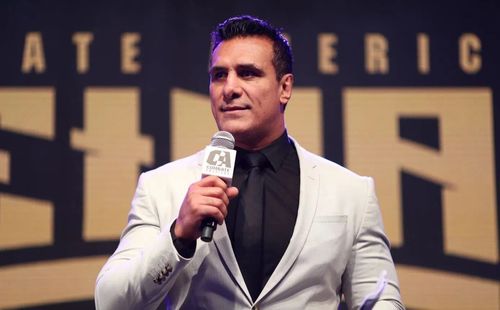 Alberto Del Rio is part of the UFC Spanish broadcast team