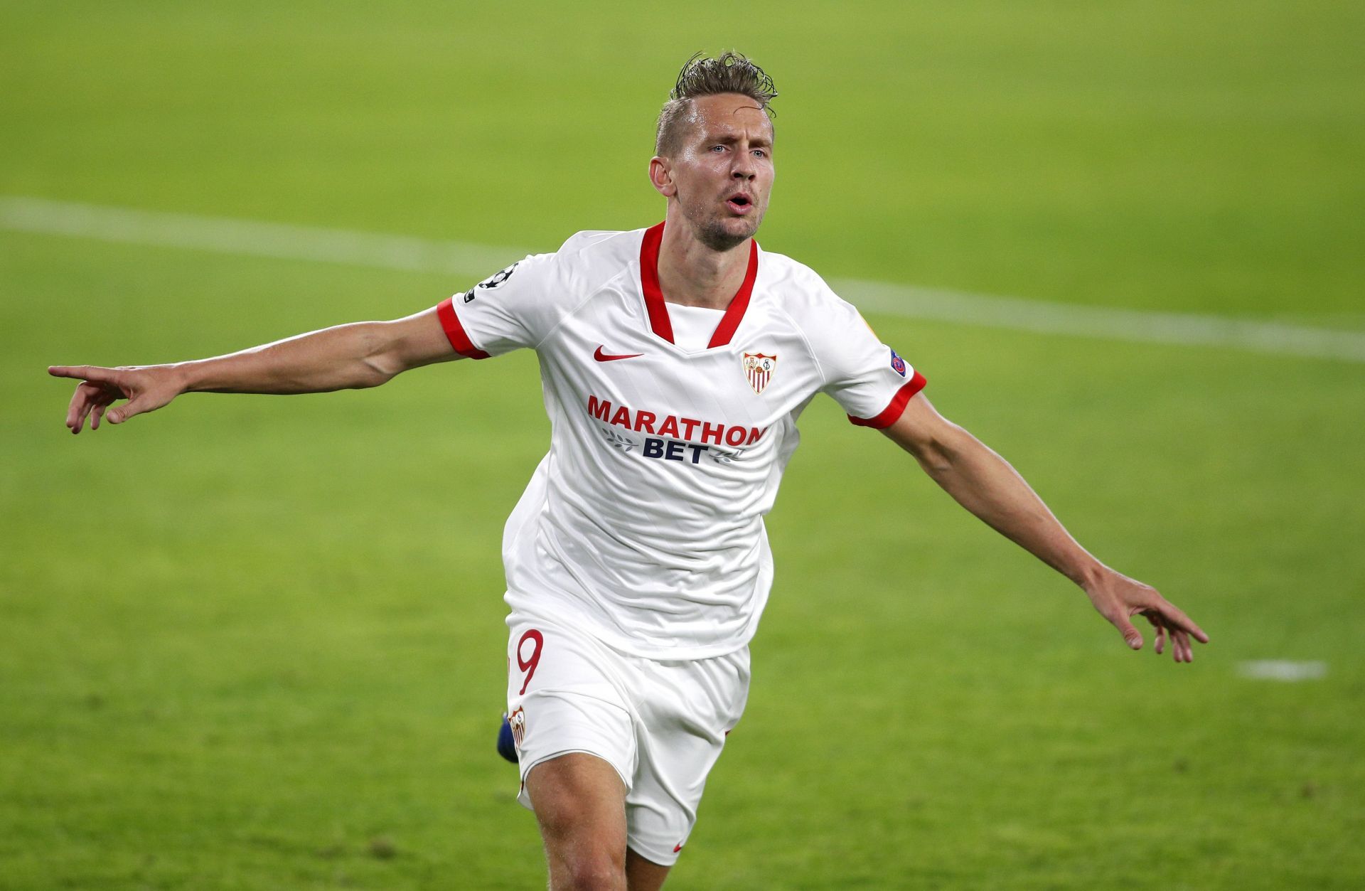 Luuk de Jong helped Sevilla win the UEFA Europa League in 2020.