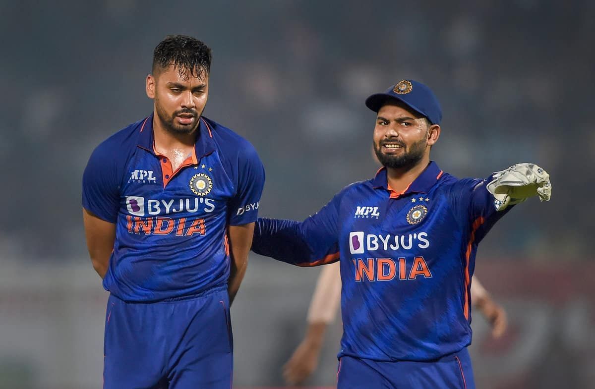 Avesh Khan (L) with captain Rishabh Pant. (P.C.:BCCI)