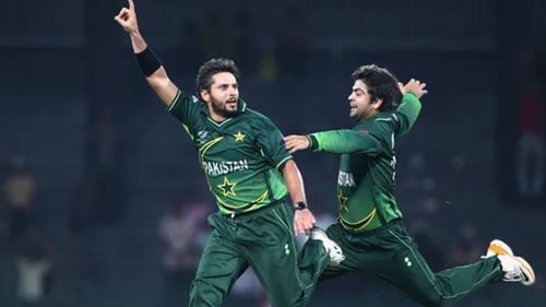 Shahid Afridi (L) and Ahmed Shehzad (P.C.:Twitter)