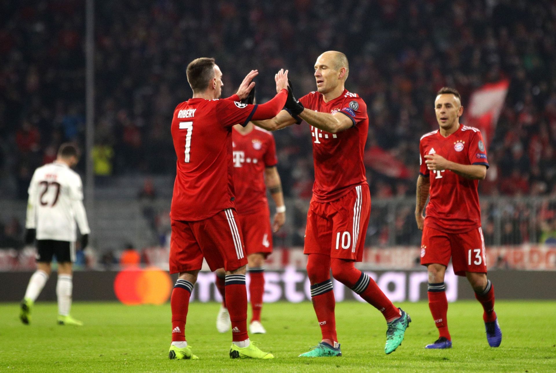 FC Bayern Muenchen v SL Benfica - UEFA Champions League Group E