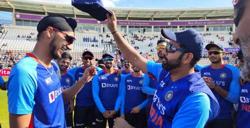 Arshdeep Singh (L) receives his India cap from captain Rohit Sharma (Credit: BCCI/Twitter)