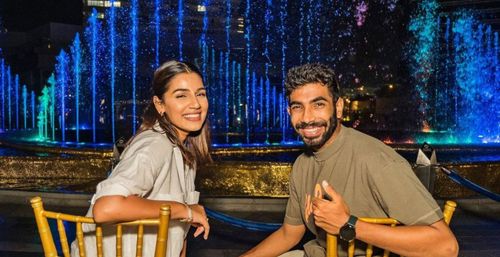 Jasprit Bumrah (R) and wife Sanjana Ganesan currently holidaying in the USA (Credit: Instagram)