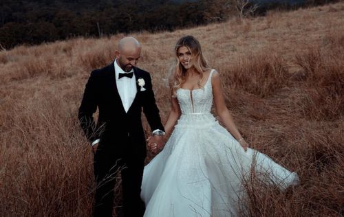 Nathan Lyon (L) with his wife Emma McCarthy (R) Pic: Instagram