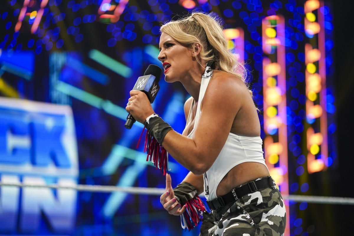 Lacey Evans turned on the fans on SmackDown