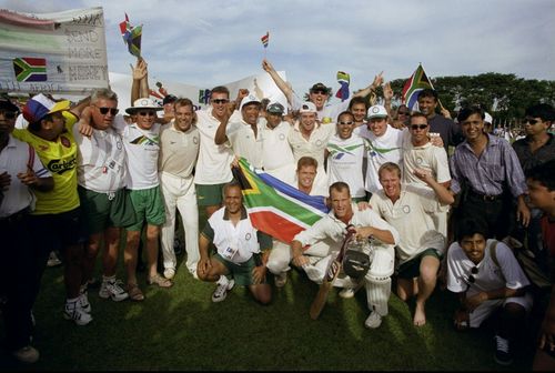 South Africa celebrate after clinching gold at the 1998 CWG. Pic: Getty Images