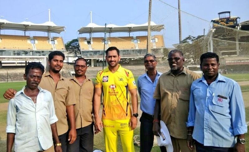 “Captain Cool” poses with groundsmen. Pic: CSK/ Twitter