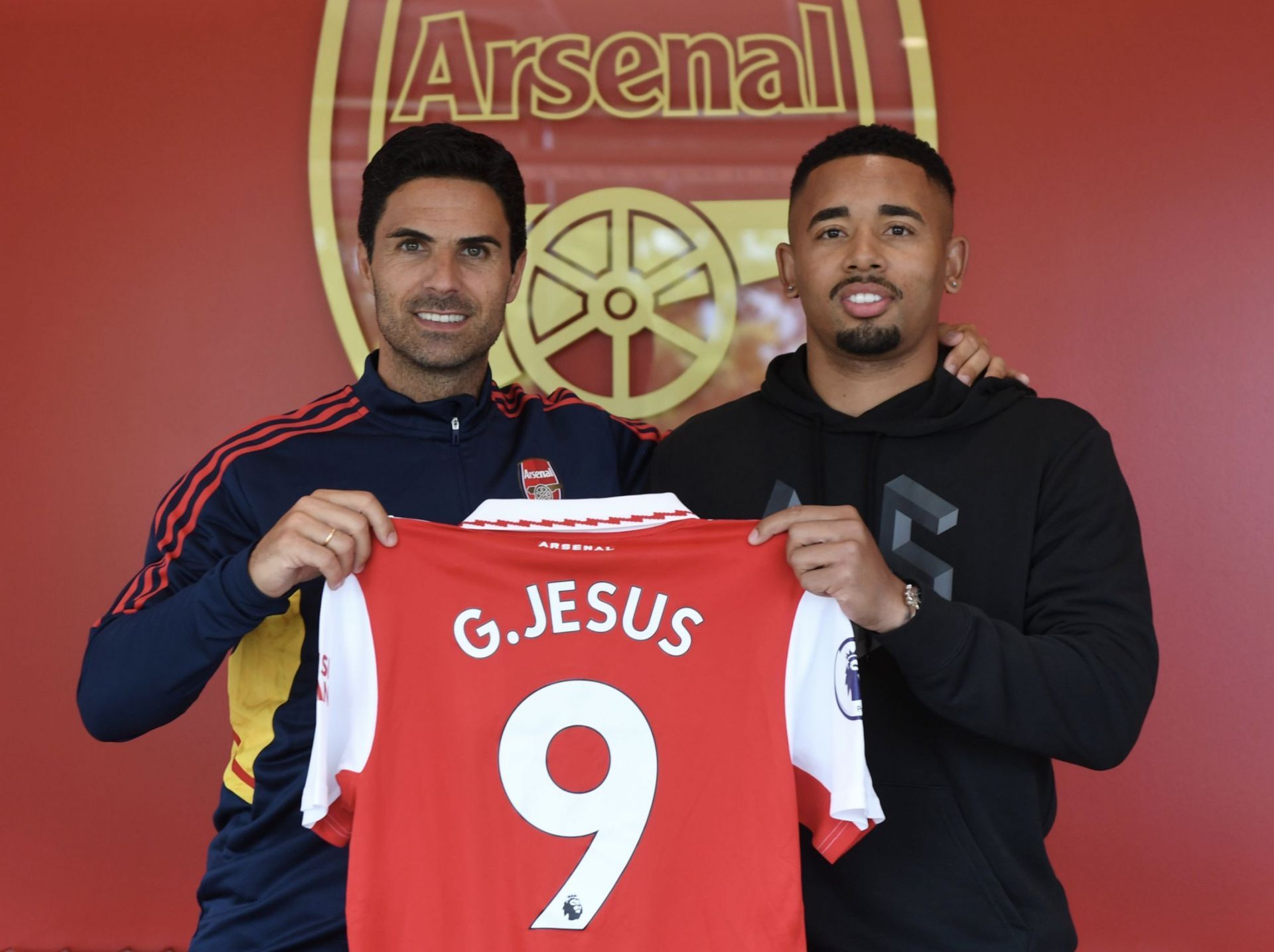 Arsenal manager Mikel Arteta with new signing Gabriel Jesus at London Colney on July 04, 2022 (Photo by Stuart MacFarlane/Arsenal FC via Getty Images)