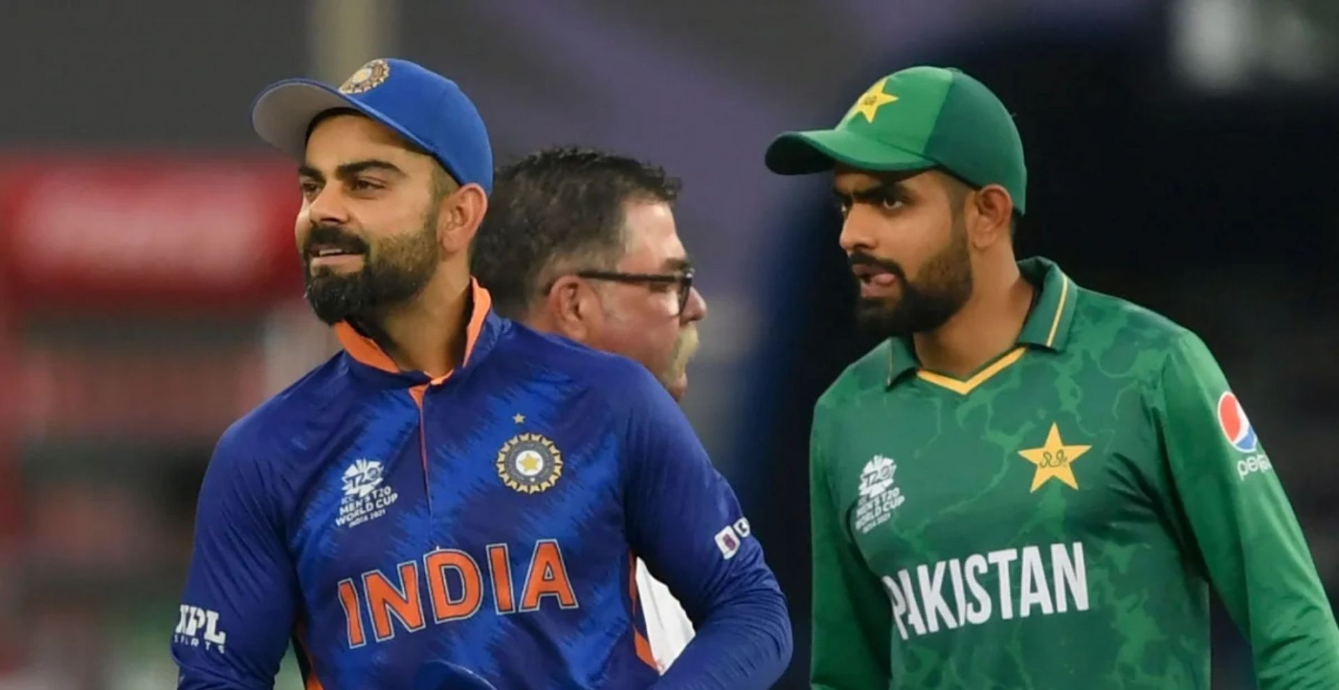 Babar Azam (R) and Virat Kohli (L) share a great off-field camaraderie (Credit: Twitter)