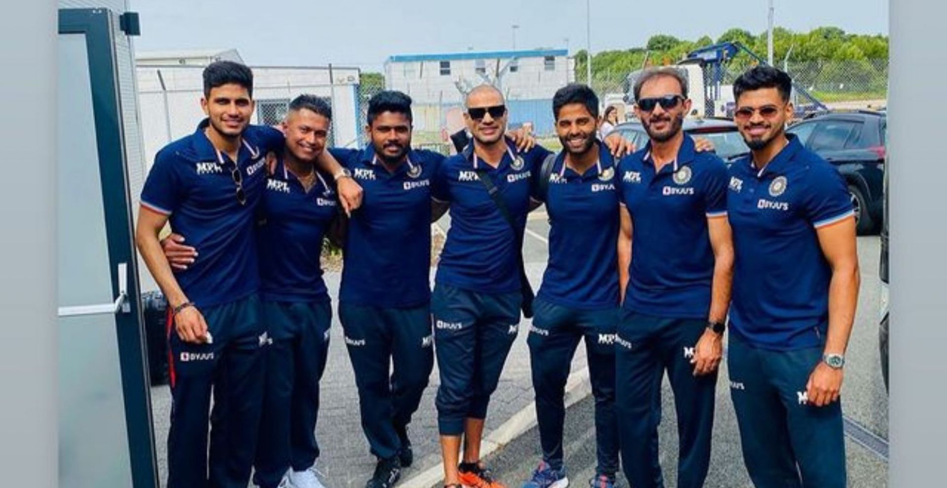 Indian cricketers pose for a group photograph (Credits: Instagram)