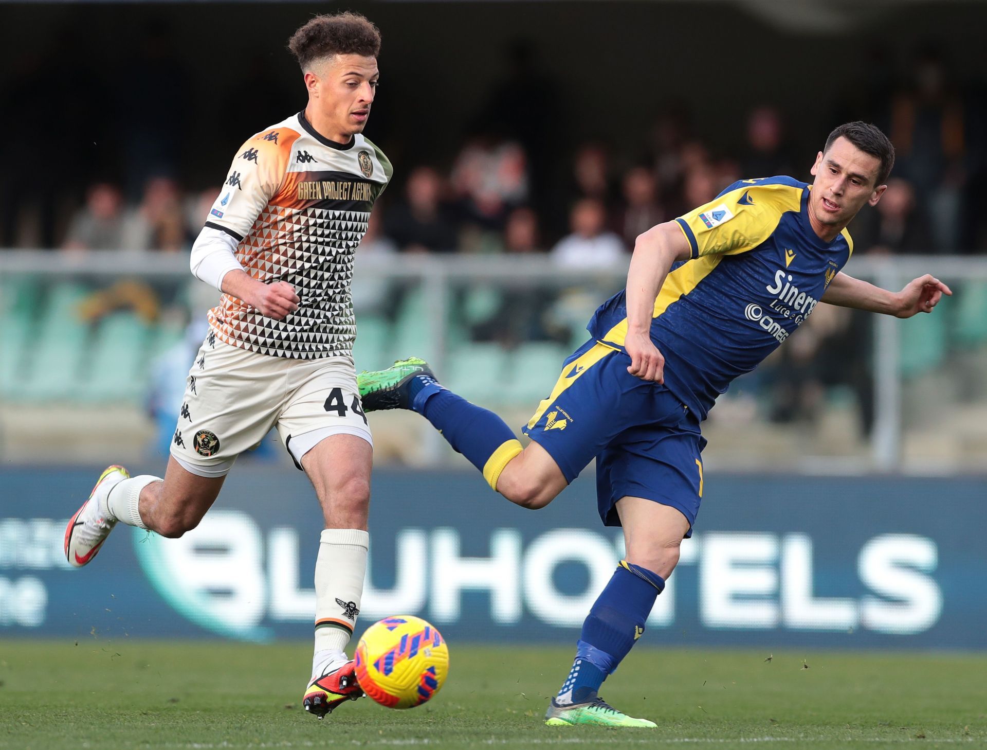 Ethan Ampadu (Left) - Defensive Midfielder - Venezia (Loan)