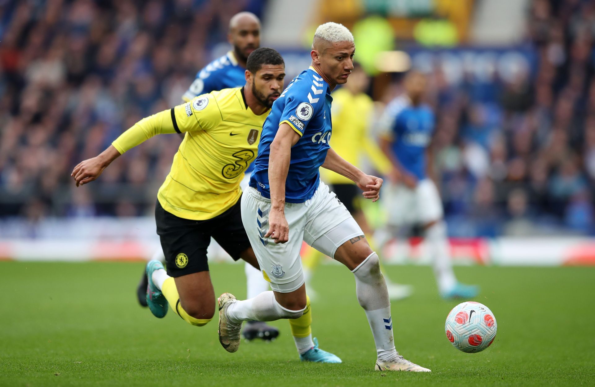 Loftus-Cheek is an excellent ball-carrying midfielder