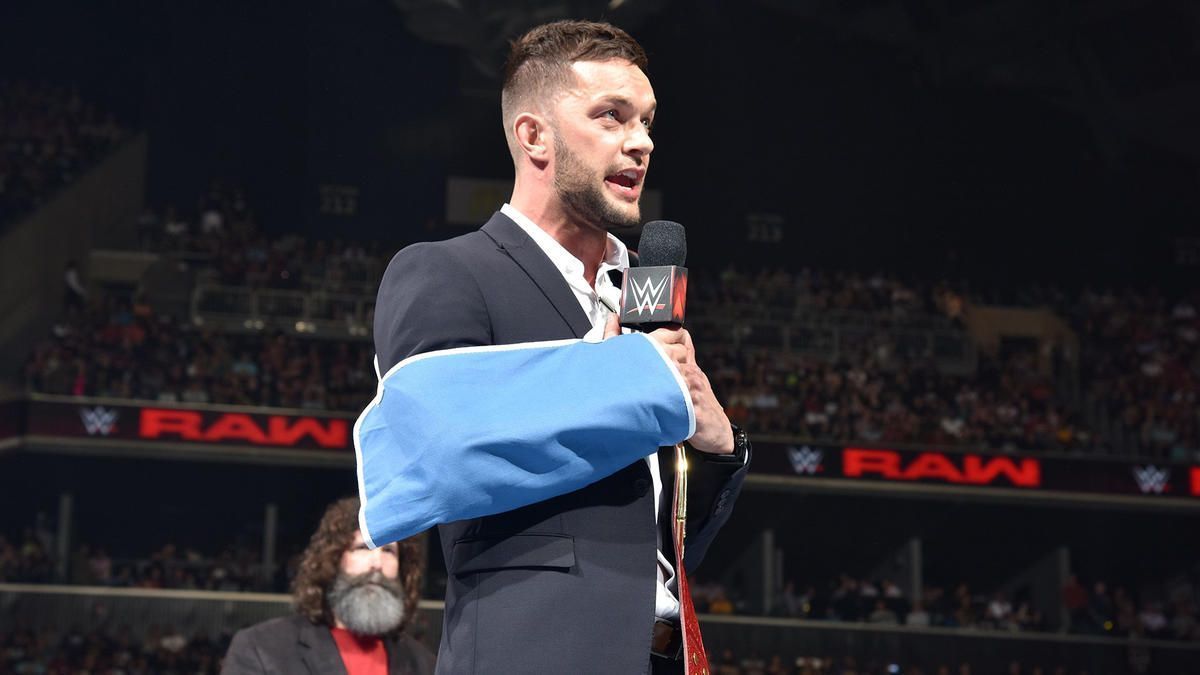 Finn Bálor relinquishes Universal Championship after dislocating shoulder at SummerSlam 2016