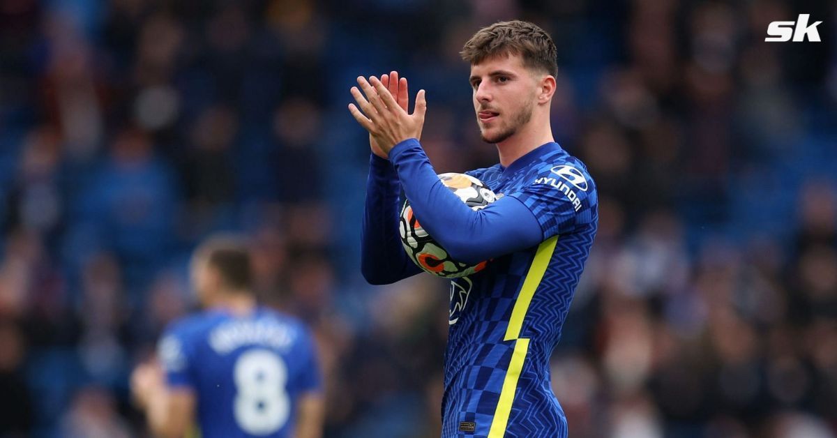 Fan talks tactics with Mason Mount.