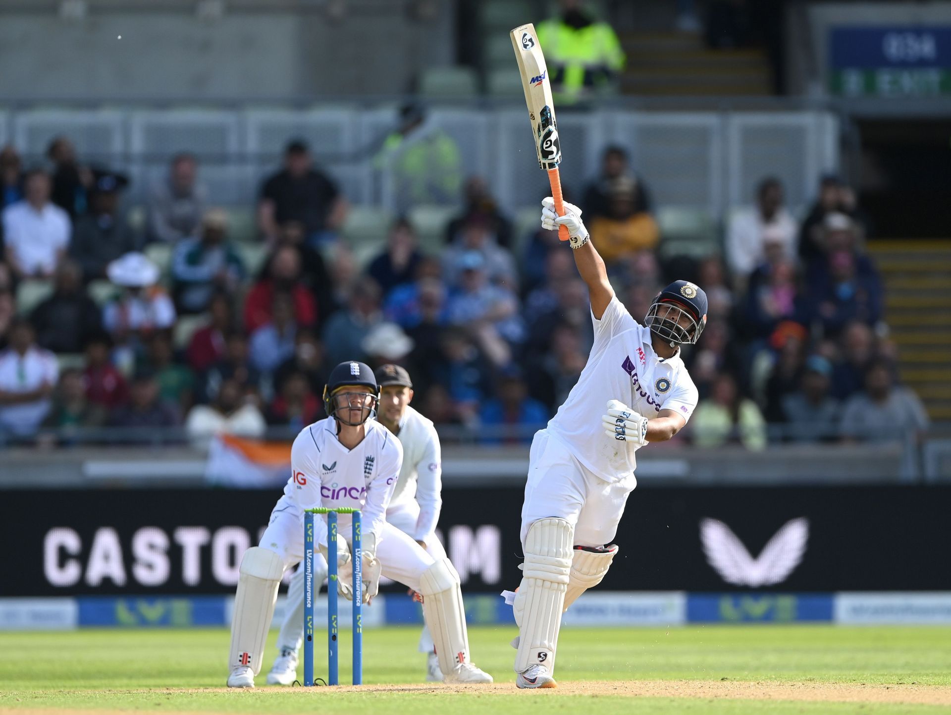 The one-handed slog for six is a shot right out of the Rishabh Pant textbook.