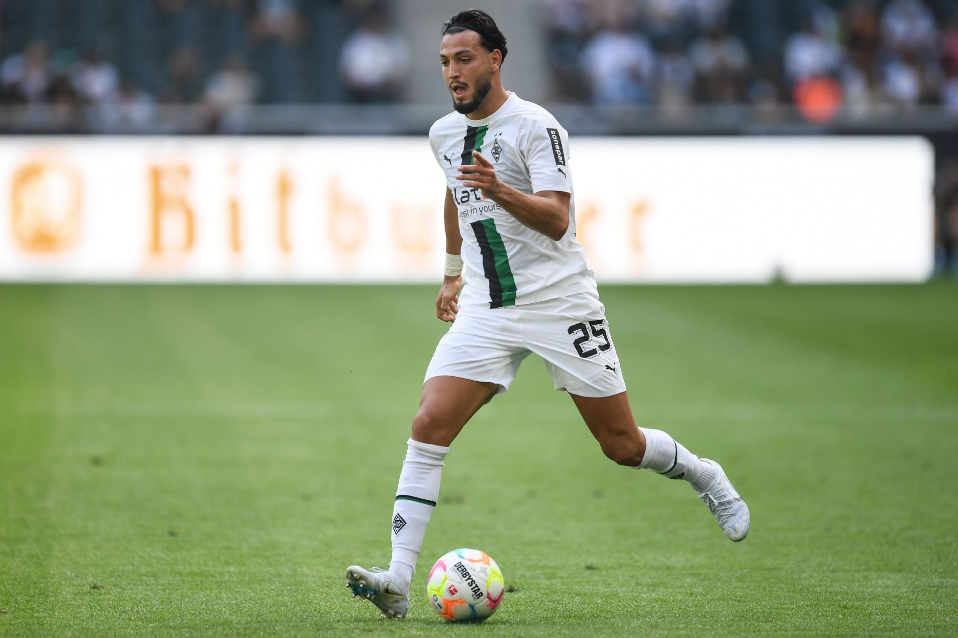 Ramy Bensebaini has admirers at the Parc des Princes.