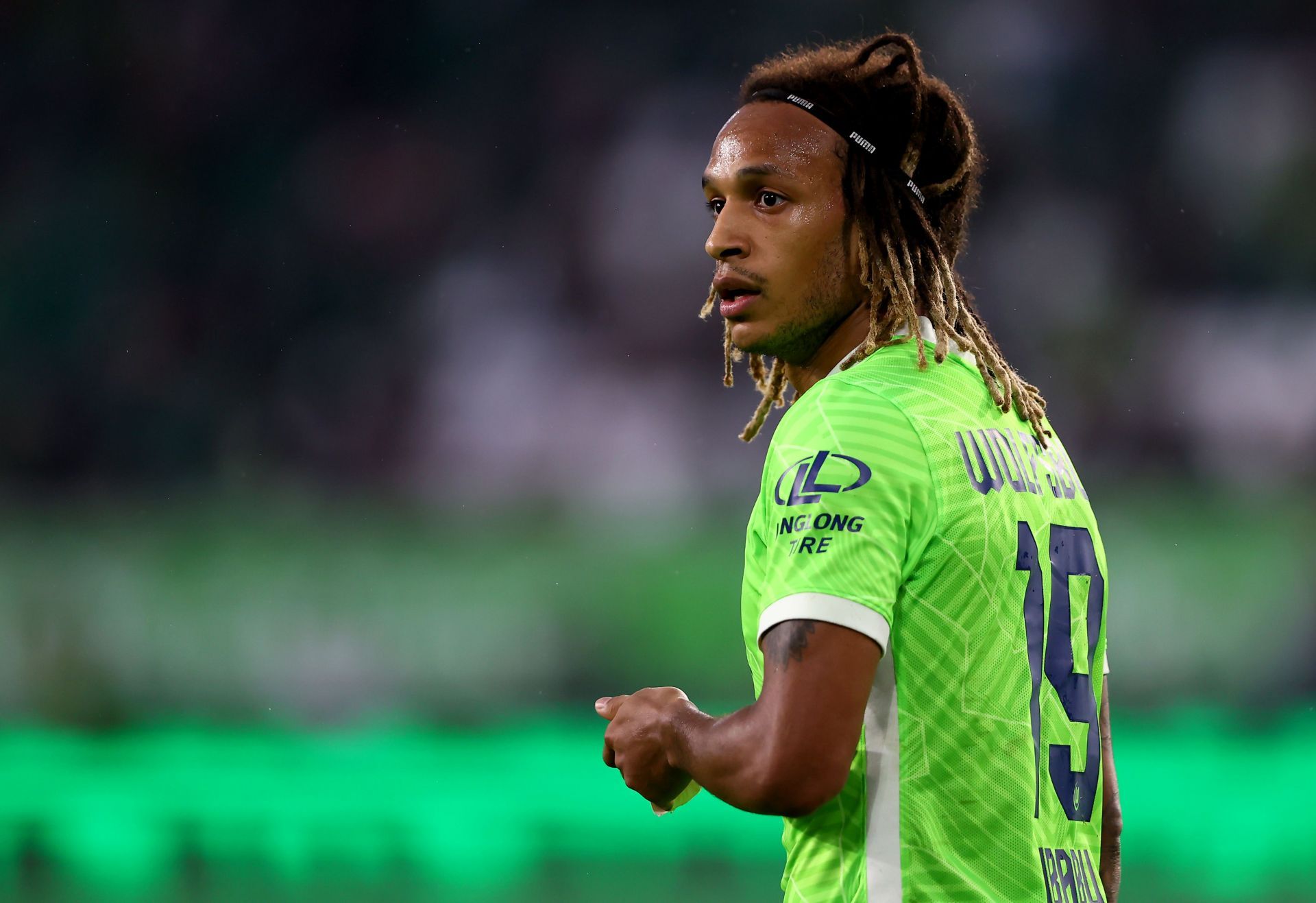 VfL Wolfsburg 's Kevin Mbabu to join Fulham in coming days