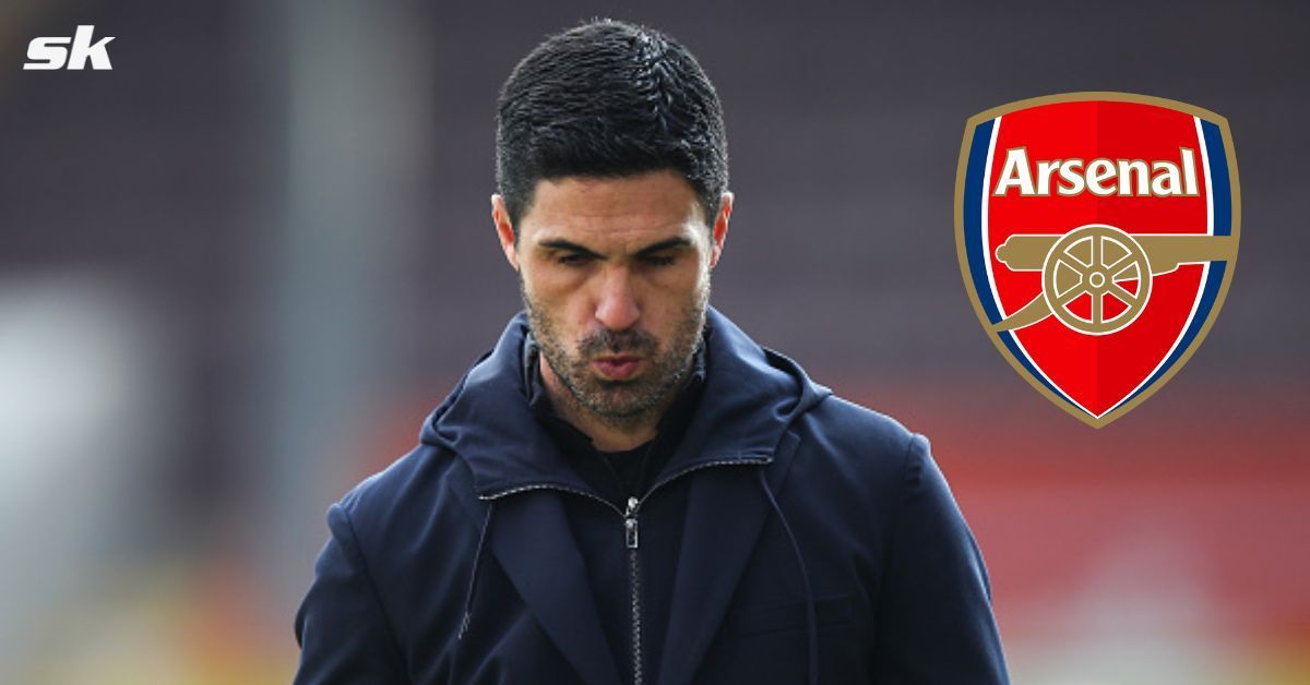 Gunners manager Mikel Arteta looks on.