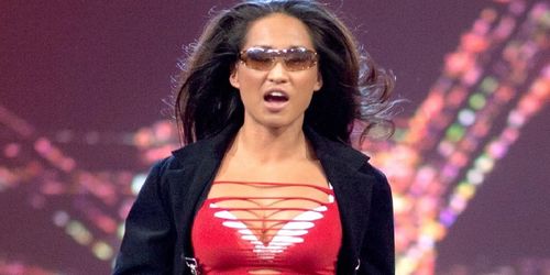 Gail Kim made a shocking debut by winning the WWE Women's Championship