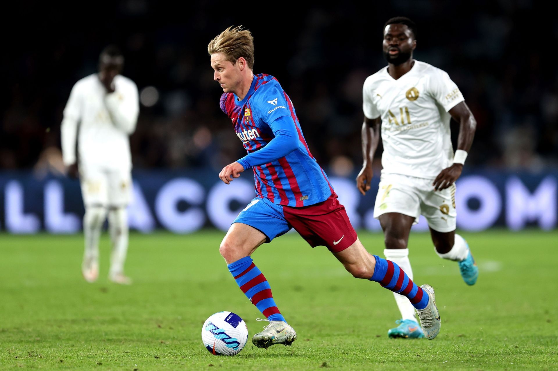 De Jong will need to make a decision on his future