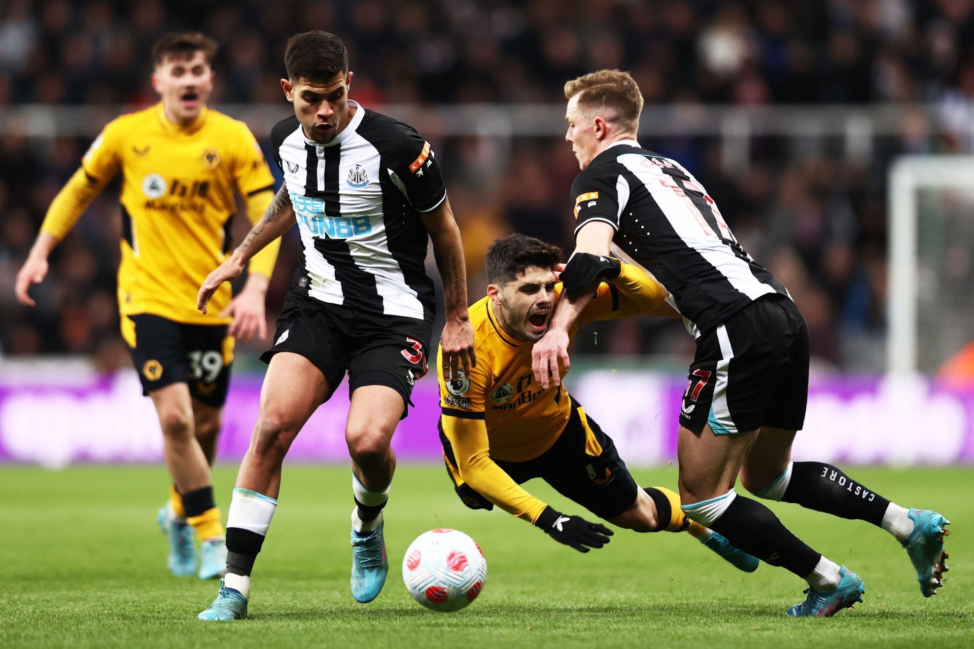 Newcastle United v Wolverhampton Wanderers - Premier League