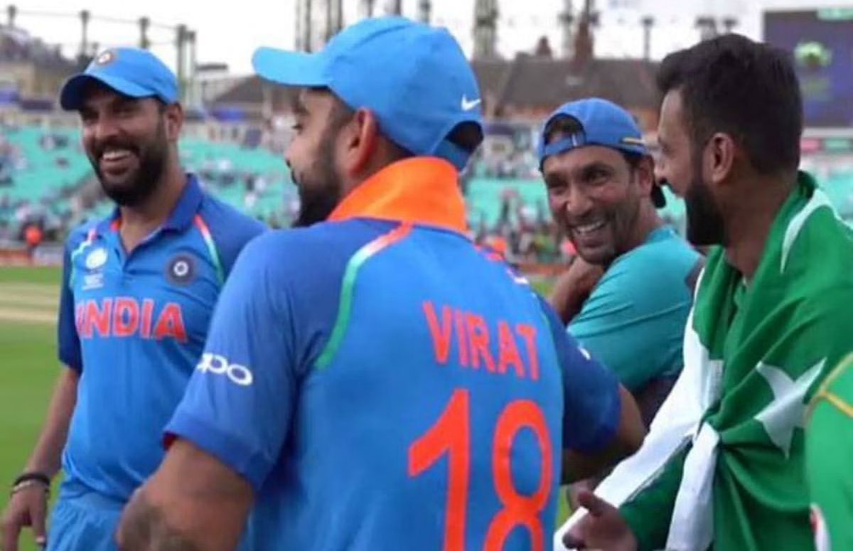 Virat Kohli and Yuvraj Singh share a light moment with Shoaib Malik and Azhar Mahmood. Pic: ICC