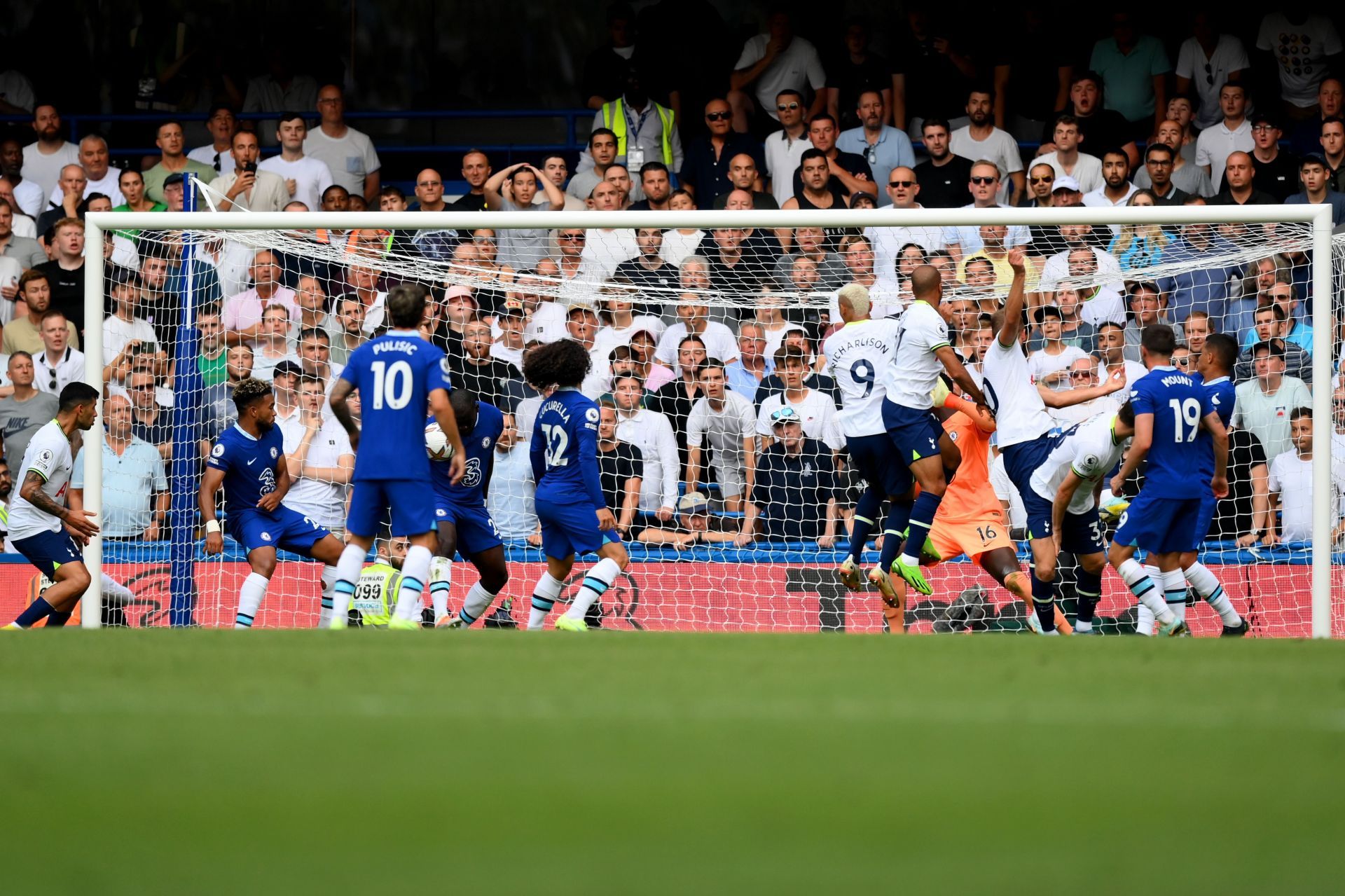 A phenomenal Premier League clash at the Bridge