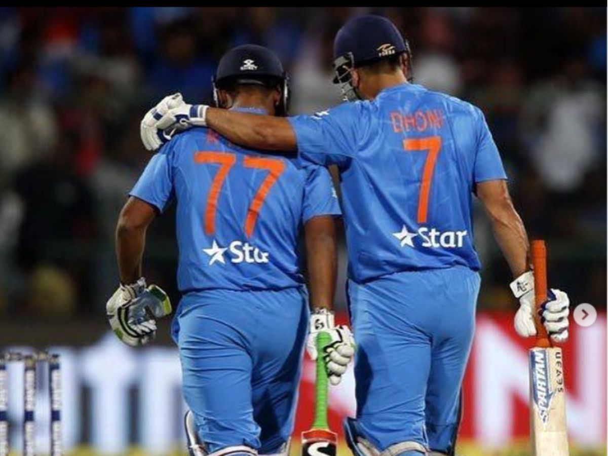MS Dhoni shares a close bond with his successor