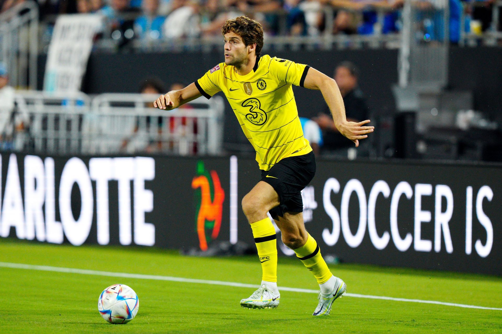 Marcos Alonso is eding closer to the Camp Nou.