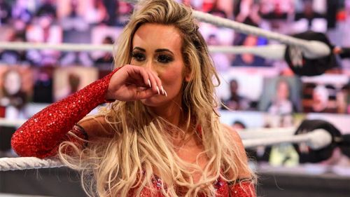 The star suffered an injury in a Triple Threat match at the latest WWE live event.