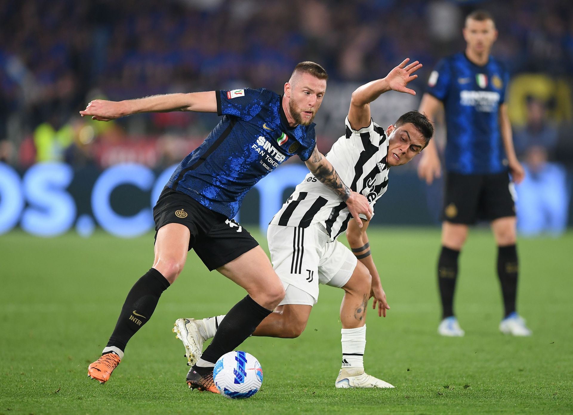 Milan Skriniar (left) could arrive in Paris this winter.