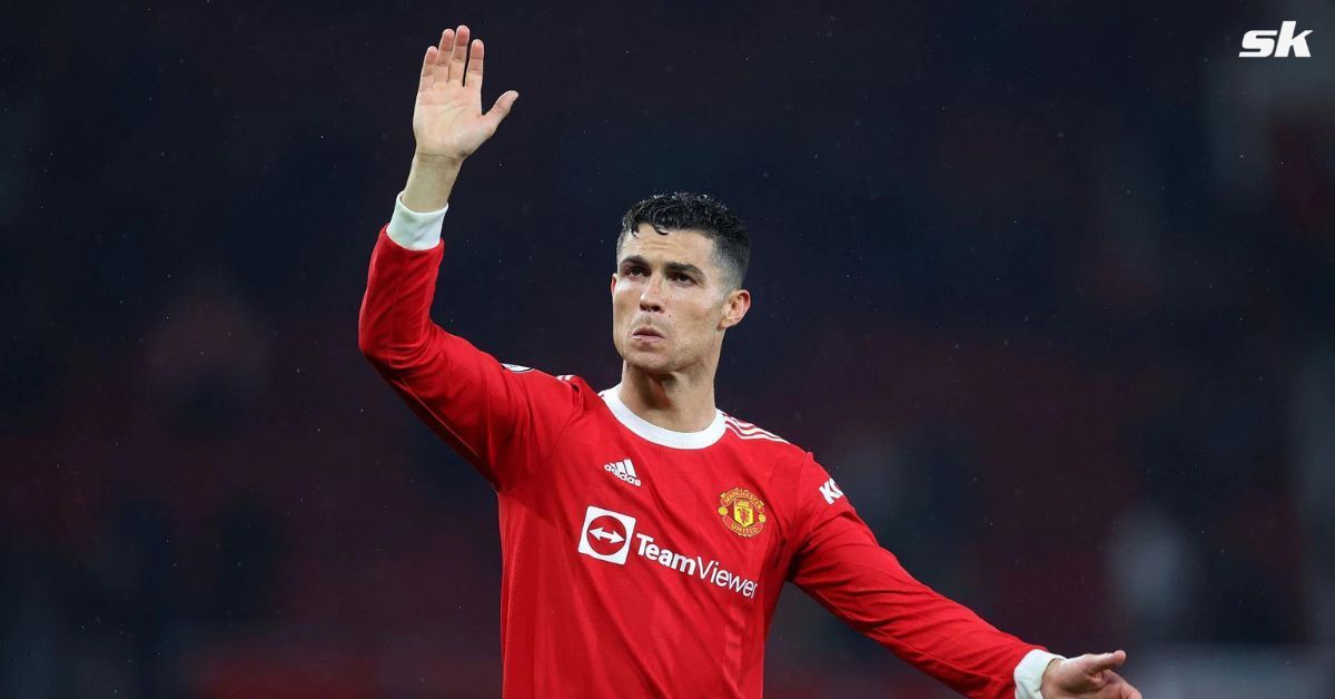Cristiano Ronaldo snubs Manchester United supporter