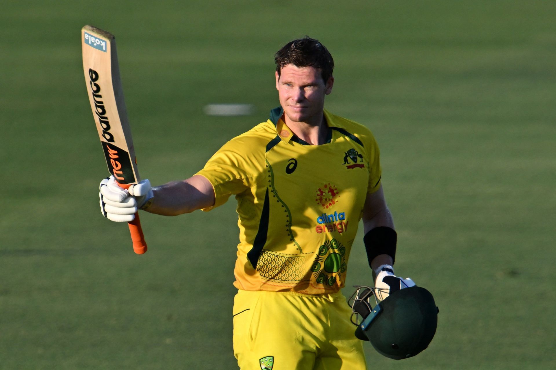 Steve Smith raises his bat after his 12th ODI hundred. (Credits: Getty)