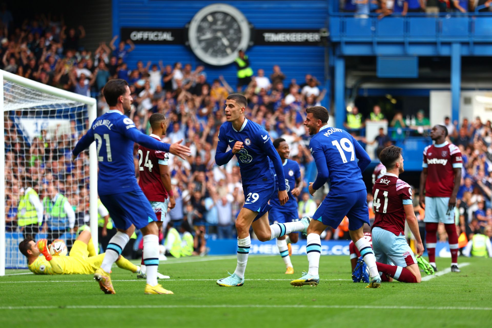 West Ham United lose by 2-1 at Stamford Bridge