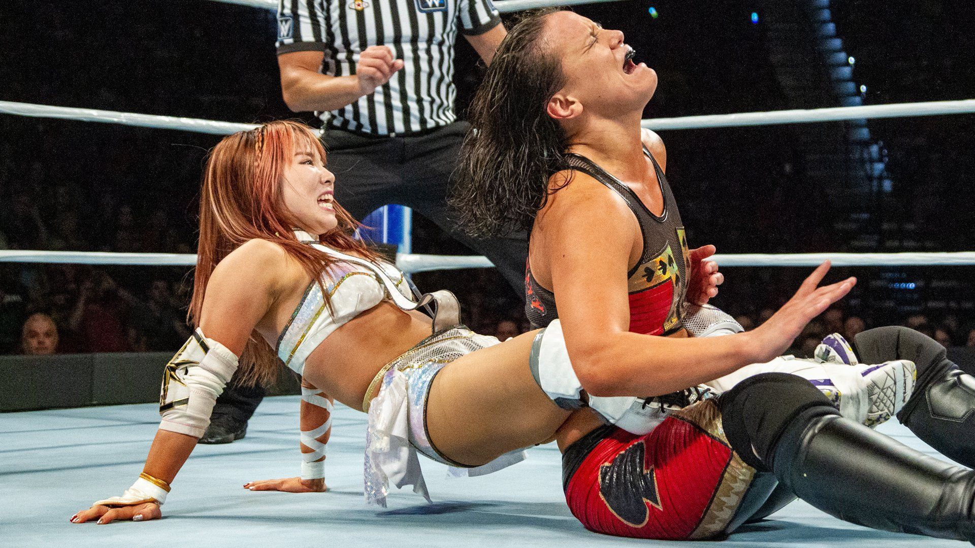 Kairi Sane and Shayna Baszler