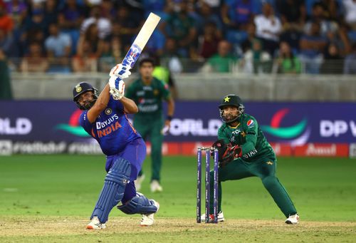 A total of 10 sixes were hit in the India-Pakistan game on Sunday.