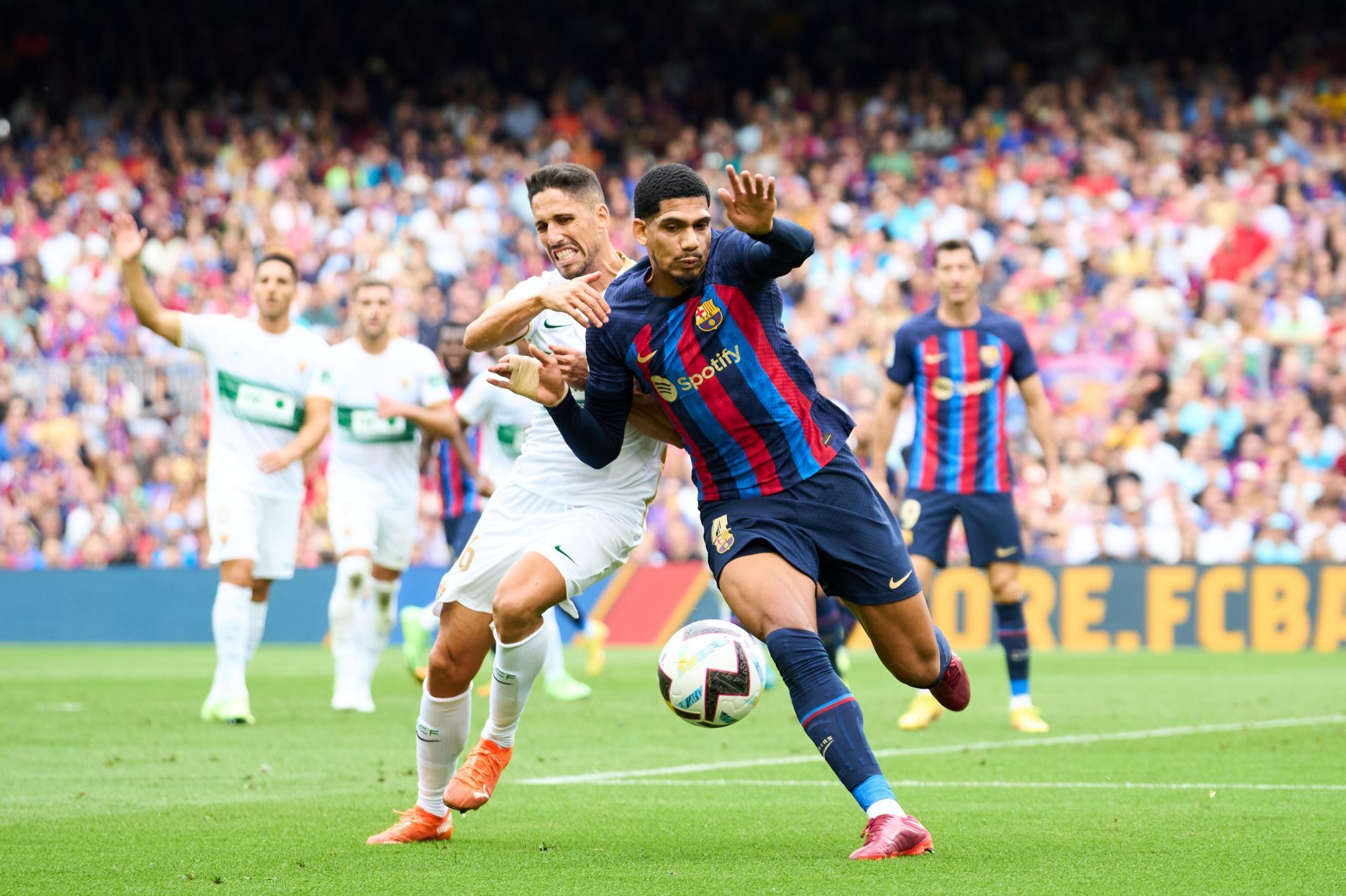 Barcelona defender Ronaldo Araujo